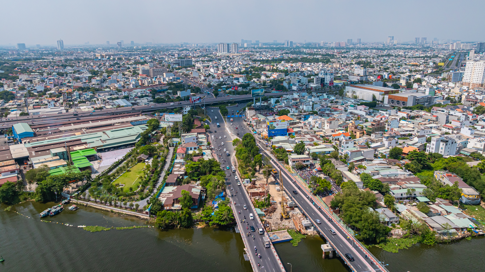 Toàn cảnh cửa ngõ sắp được đầu tư 6.300 tỷ để “đại phẫu”, mở rộng lên 14 làn xe ở TP.HCM - Ảnh 1.