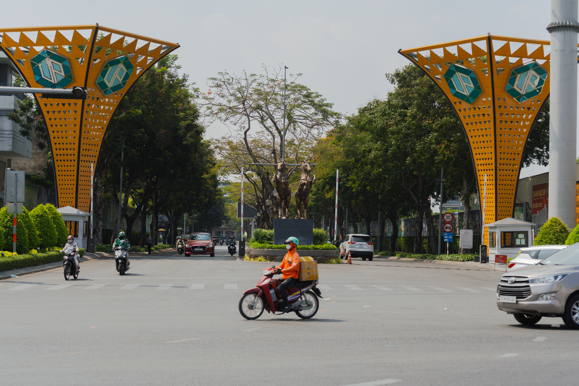 Toàn cảnh cửa ngõ sắp được đầu tư 6.300 tỷ để “đại phẫu”, mở rộng lên 14 làn xe ở TP.HCM - Ảnh 8.