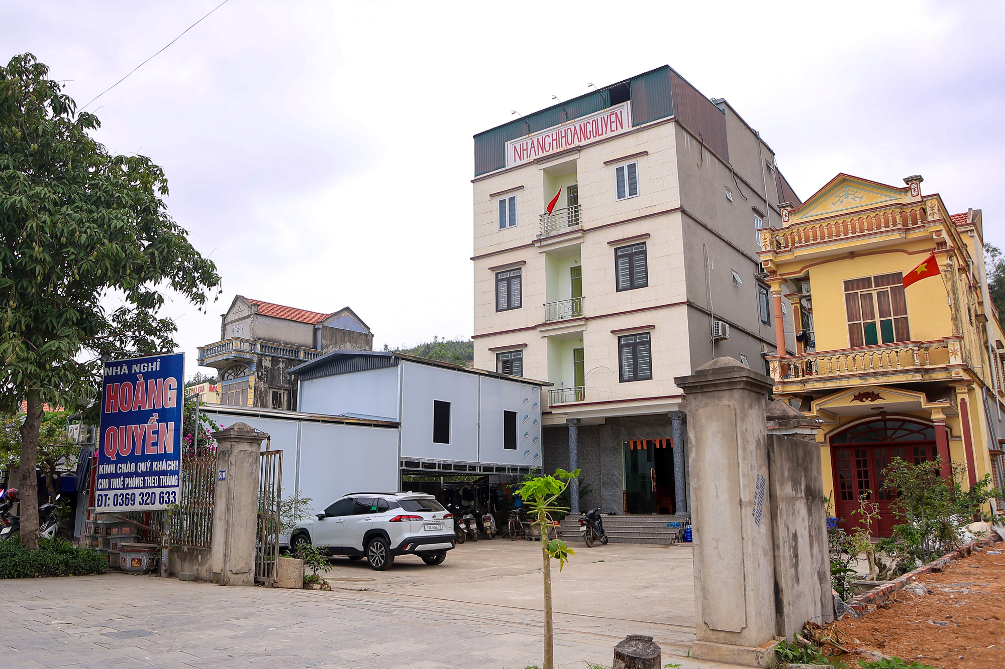Mô giới, nhà đầu tư nườm nượp đổ về “siêu đô thị 18 tỷ USD” của Vinhomes: Khách sạn kín phòng, quán cơm kín chỗ - Ảnh 6.