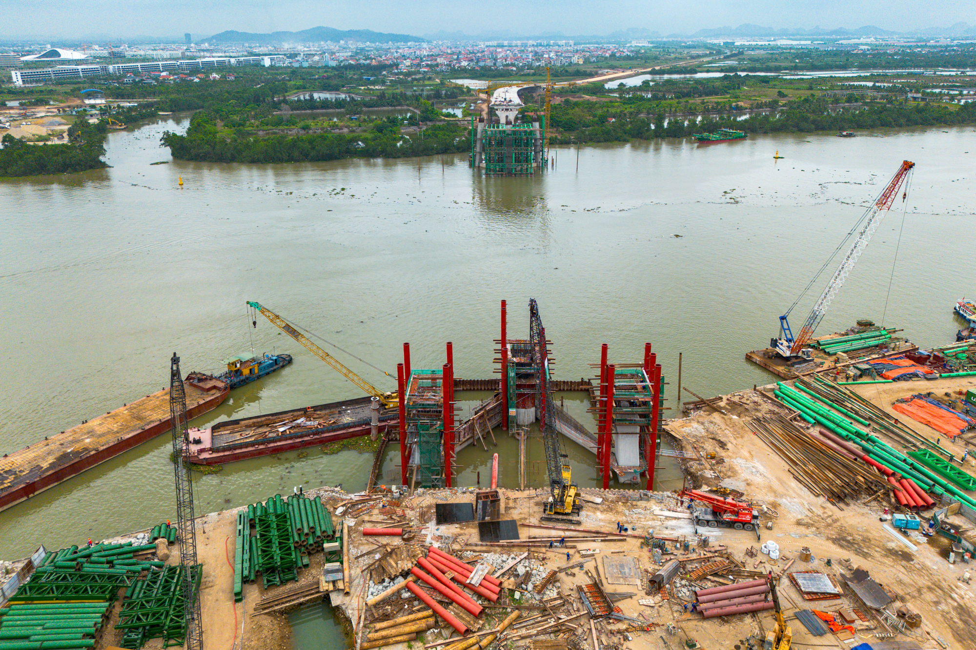 Toàn cảnh công trường cầu dây văng rộng nhất Hải Phòng: Tháp cao bằng tòa nhà 40 tầng, nằm sát vách dự án hơn 2 tỷ USD của Vingroup - Ảnh 7.
