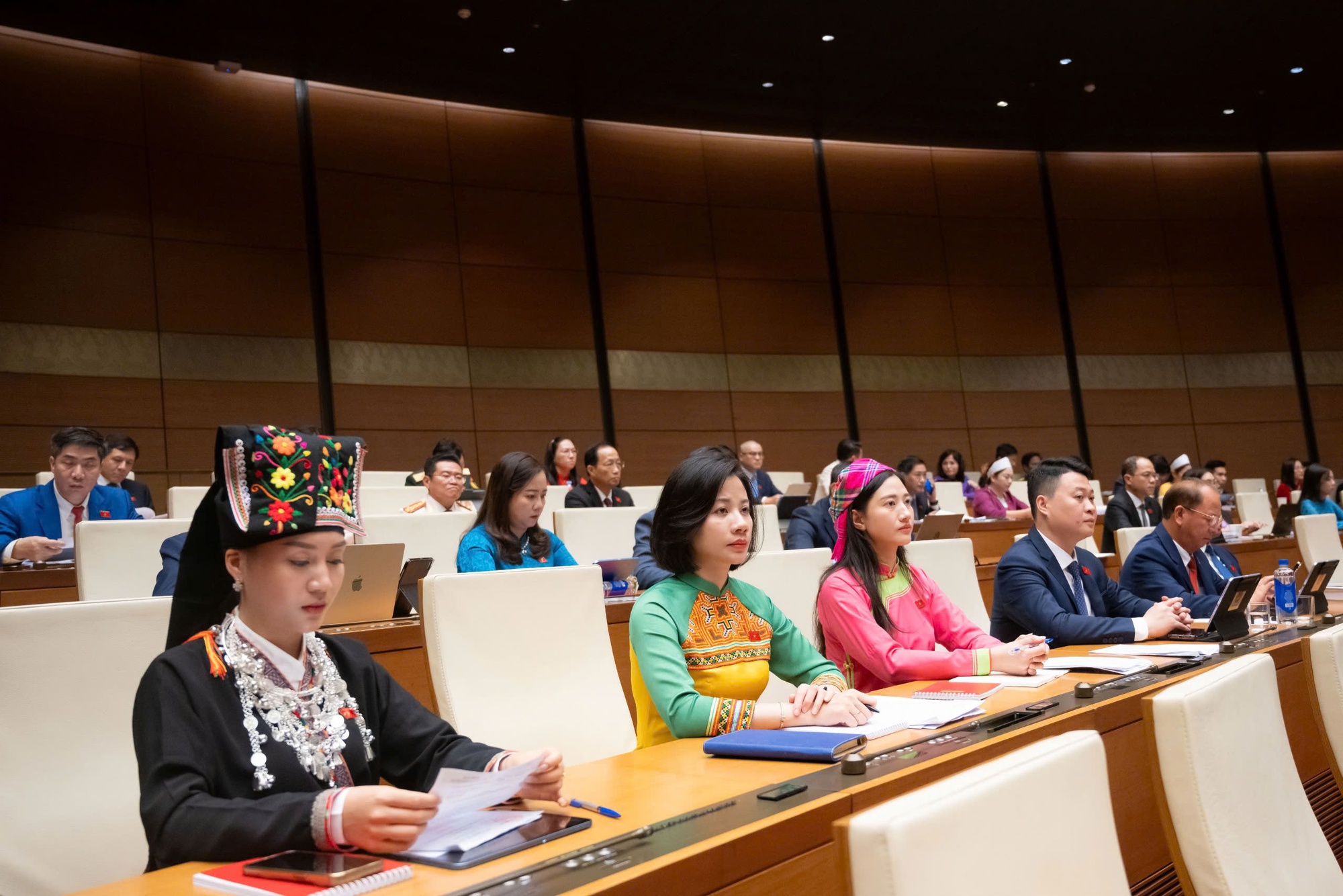 Thành công của cuộc bầu cử tiếp tục khẳng định sức mạnh đại đoàn kết toàn dân tộc - Ảnh 3.