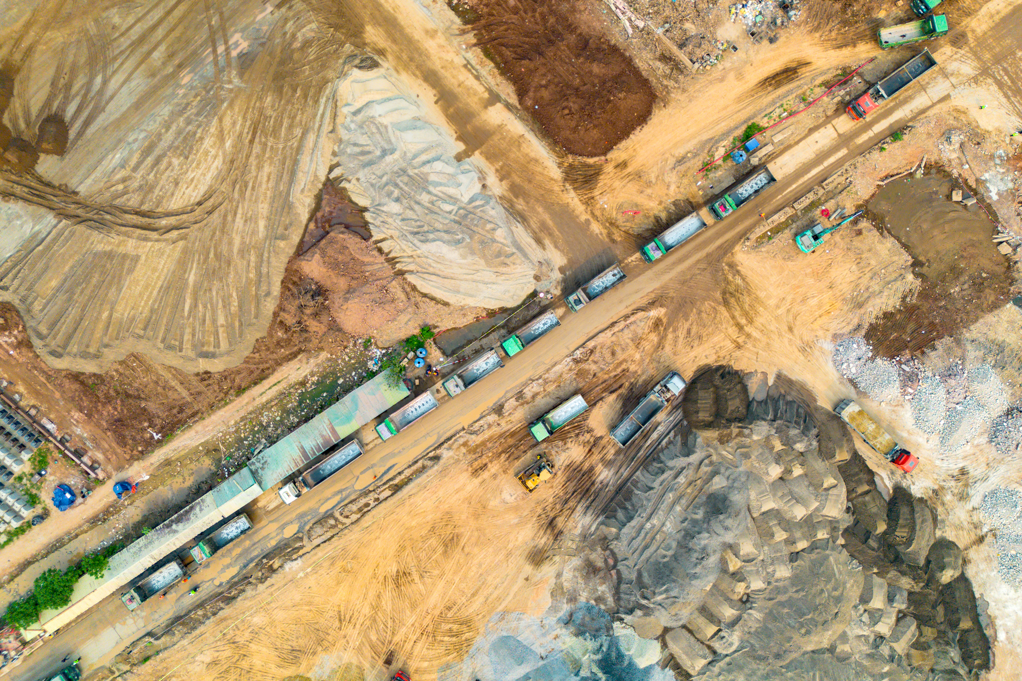 Đại công trường xây sân vận động lớn thứ hai Việt Nam: Lột xác sau 2 tháng, khán đài 60.000 chỗ dần lộ diện - Ảnh 12.