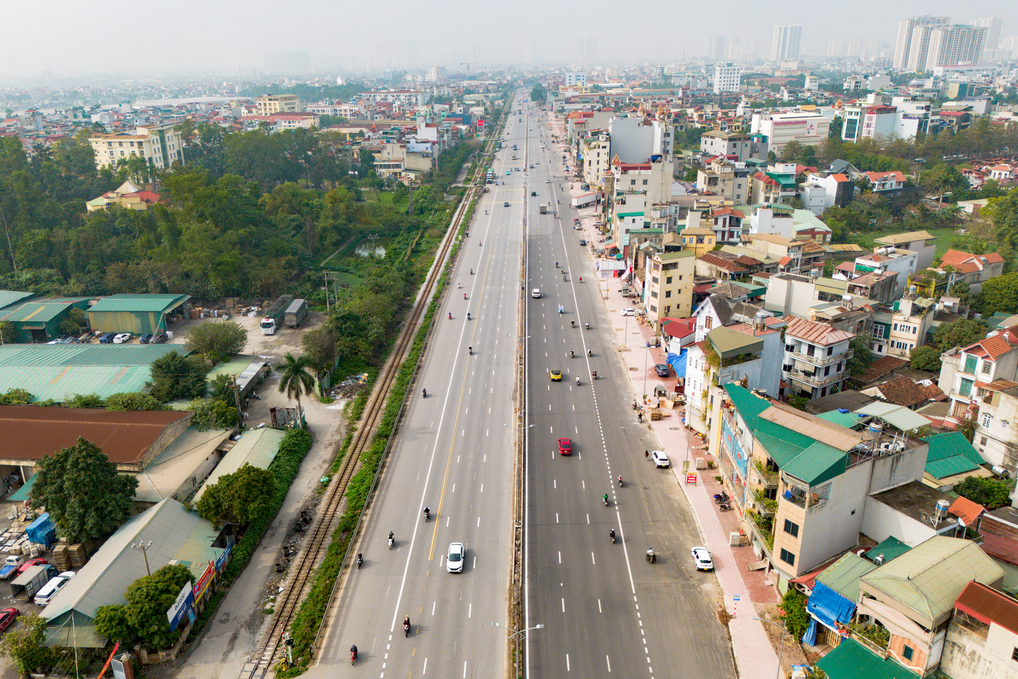 Toàn cảnh mạng lưới giao thông hàng trăm nghìn tỷ kết nối đại đô thị lớn nhất cả nước: Đường 90 m, cao tốc 12 làn xe, ga rộng nhất của tuyến đường sắt 67 tỷ USD - Ảnh 2.