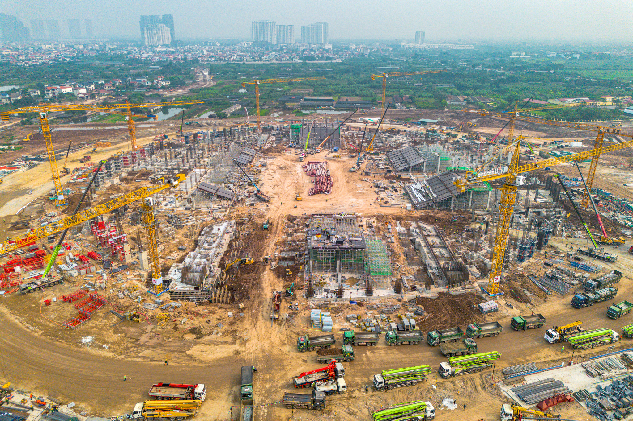 Đại công trường xây sân vận động lớn thứ hai Việt Nam: Lột xác sau 2 tháng, khán đài 60.000 chỗ dần lộ diện - Ảnh 3.