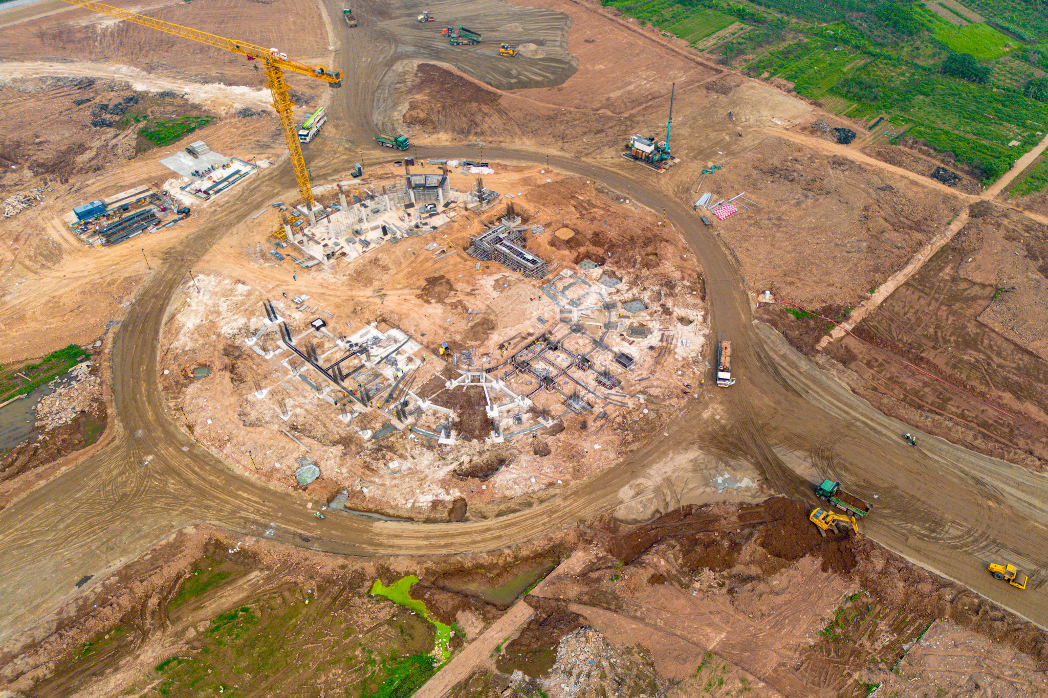 Đại công trường xây sân vận động lớn thứ hai Việt Nam: Lột xác sau 2 tháng, khán đài 60.000 chỗ dần lộ diện - Ảnh 6.