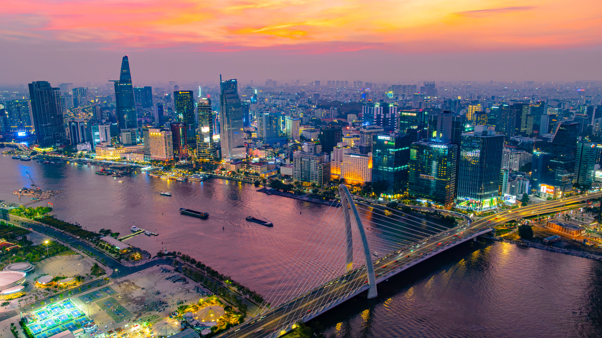 Hạ tầng ven sông Sài Gòn: 50 năm lột xác từ bãi sình lầy thành mặt tiền hiện đại nhất khu vực - Ảnh 1.