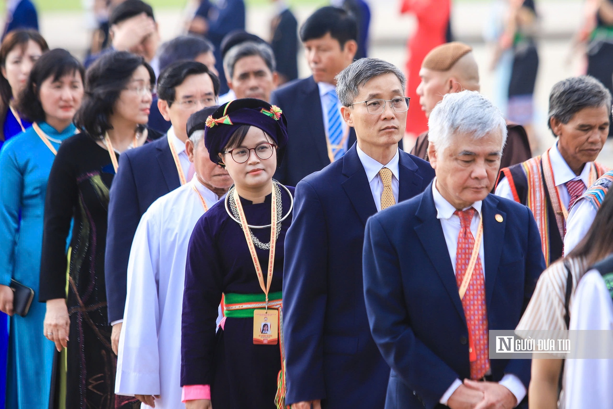 Đoàn đại biểu dự Đại hội MTTQ Việt Nam lần thứ XI vào Lăng viếng Chủ tịch Hồ Chí Minh - Ảnh 4.