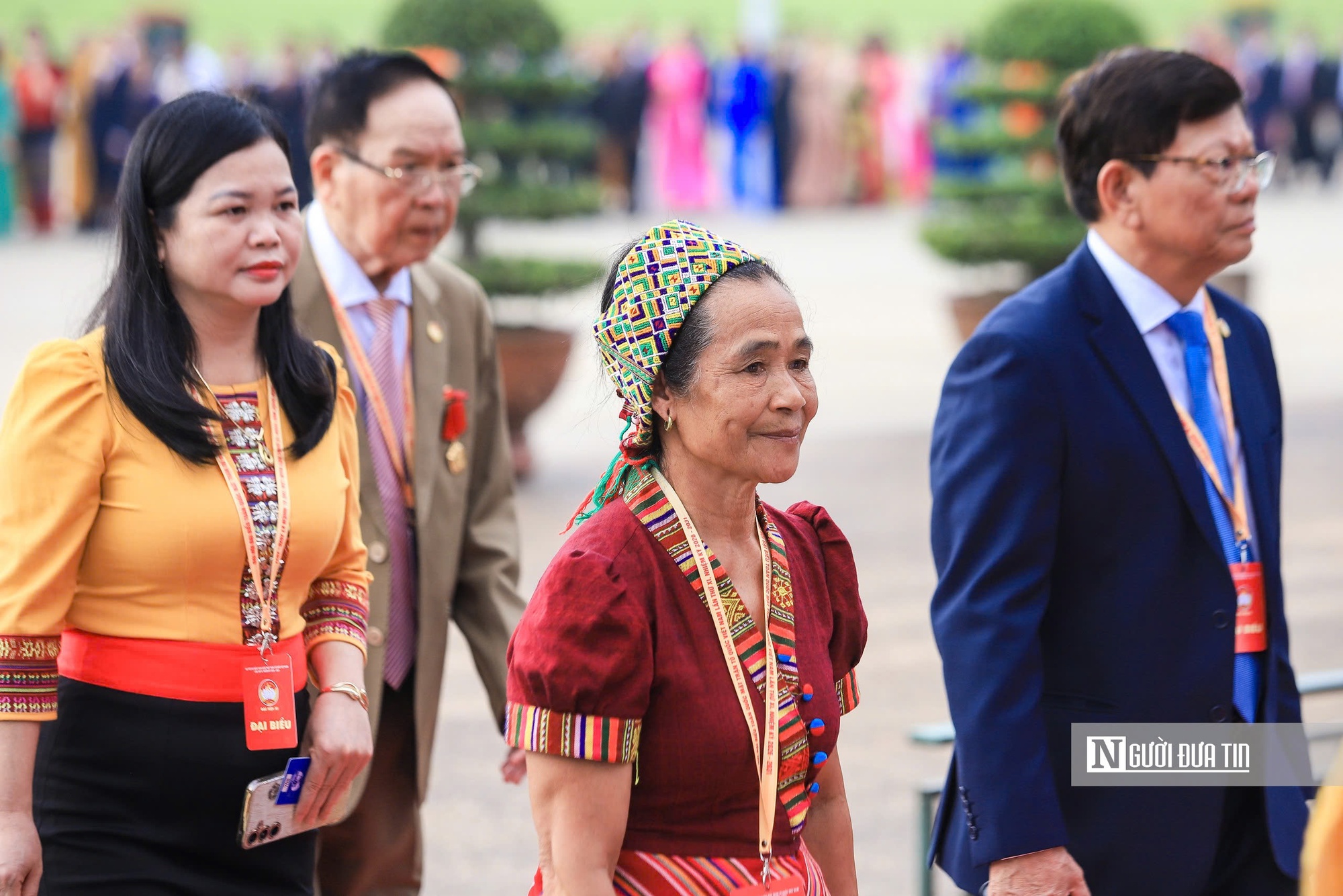 Đoàn đại biểu dự Đại hội MTTQ Việt Nam lần thứ XI vào Lăng viếng Chủ tịch Hồ Chí Minh - Ảnh 6.