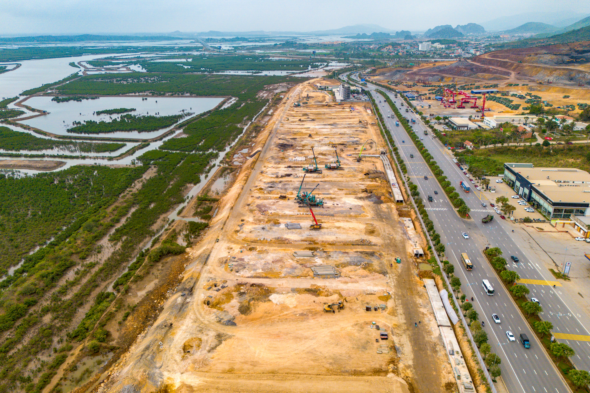 Toàn cảnh  khu được mở bán đầu tiên tại dự án 18 tỷ USD của Vinhomes: Rộng gấp 9 lần khu phố cổ hà nội, có ga cuối của tuyến đường sắt 5 tỷ USD, bán hết 80% giỏ hàng trong 36 tiếng - Ảnh 5.