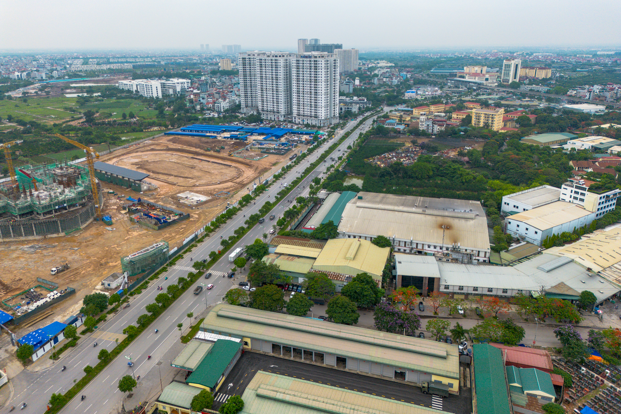 Toàn cảnh tuyến đường dài 5km dang dở suốt hơn 10 năm: Đang được đẩy nhanh tiến độ, kết nối loạt khu đô thị phía Tây Hà Nội - Ảnh 2.