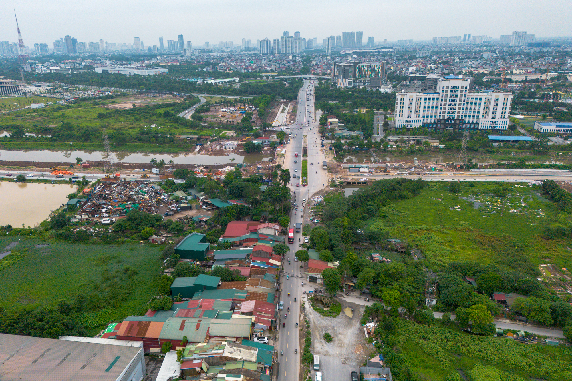 Toàn cảnh tuyến đường dài 5km dang dở suốt hơn 10 năm: Đang được đẩy nhanh tiến độ, kết nối loạt khu đô thị phía Tây Hà Nội - Ảnh 8.