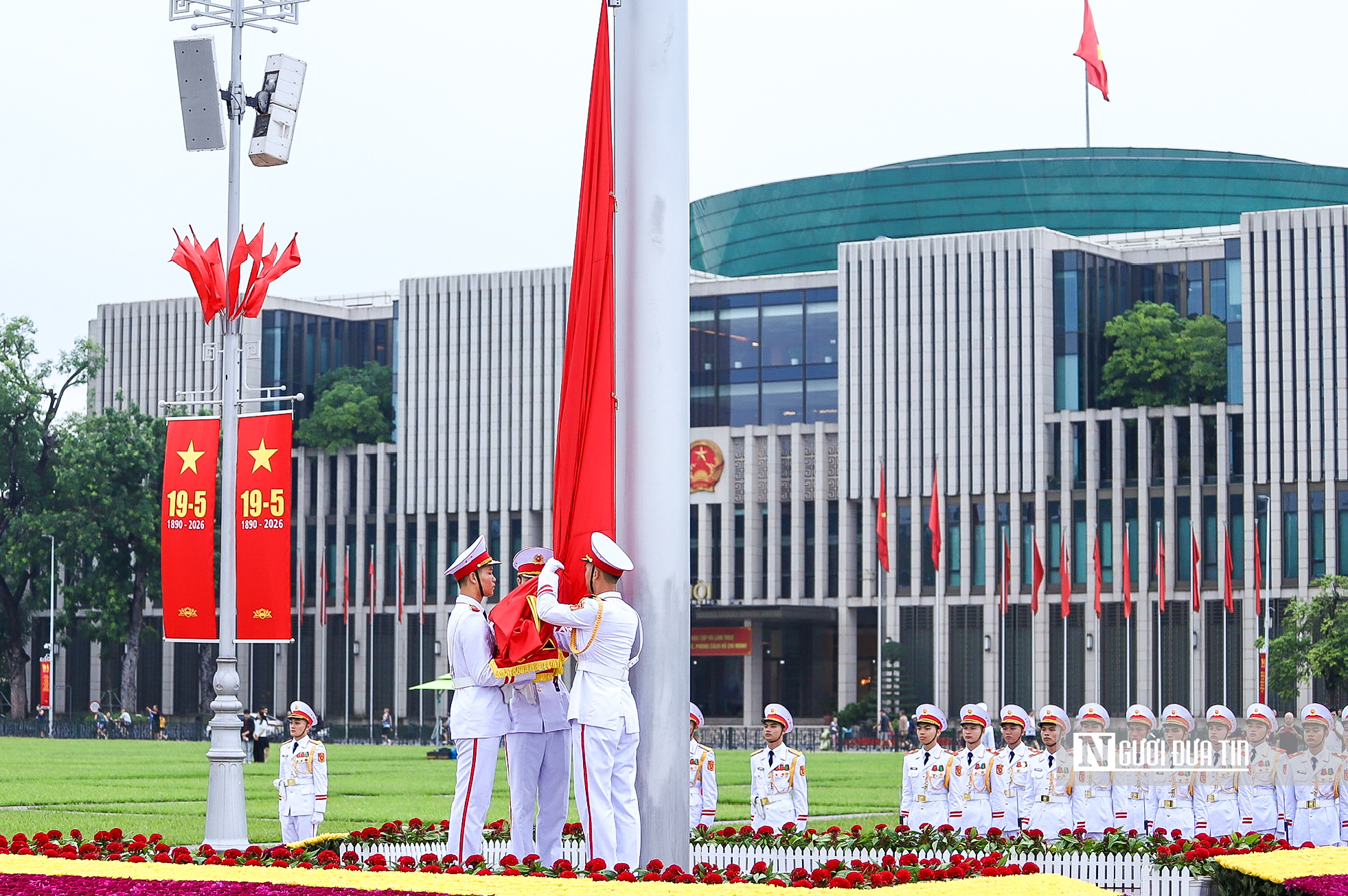 Trang nghiêm nghi lễ thượng cờ kỷ niệm 136 năm ngày sinh Chủ tịch Hồ Chí Minh- Ảnh 5.