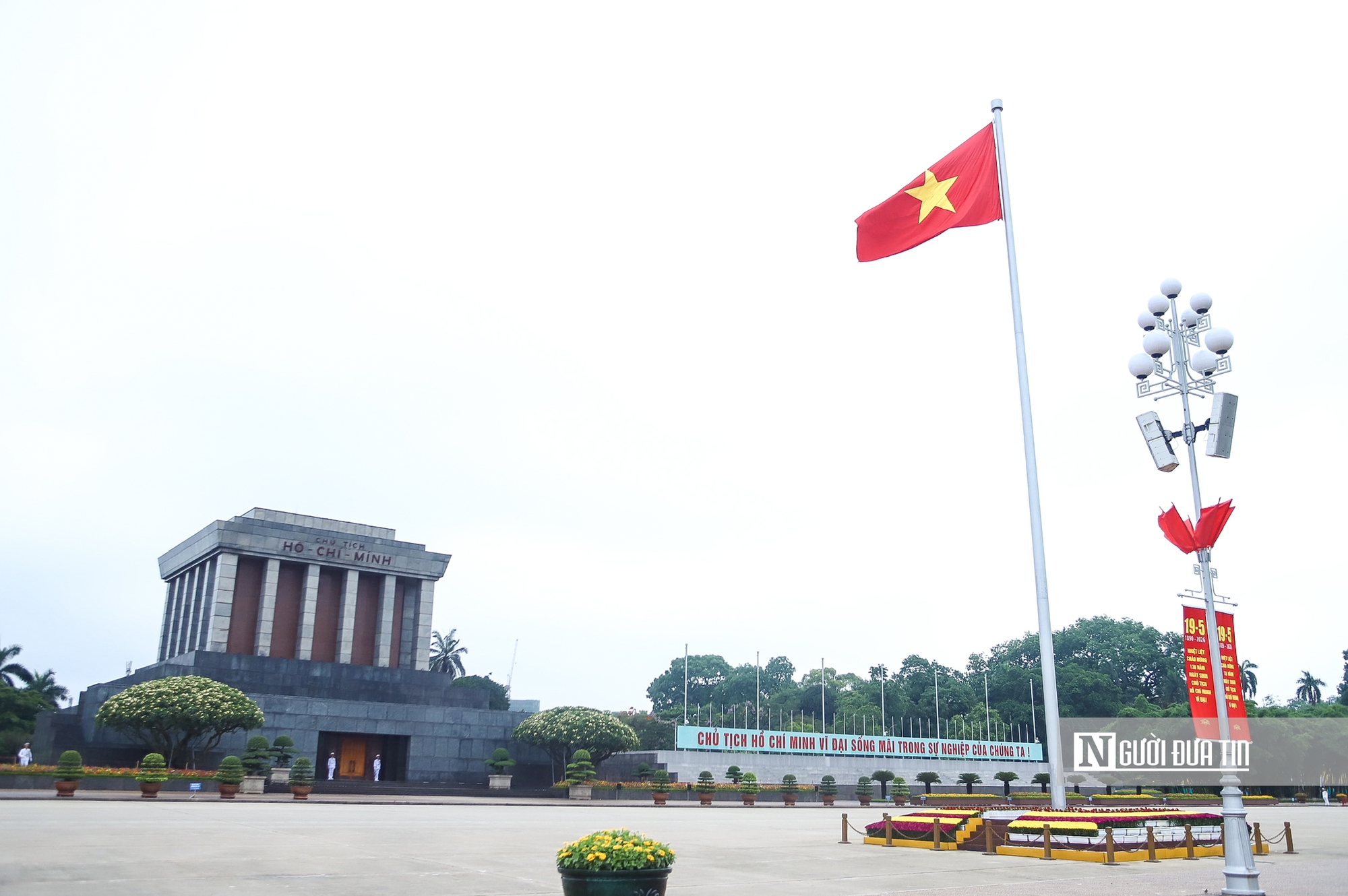 Trang nghiêm nghi lễ thượng cờ kỷ niệm 136 năm ngày sinh Chủ tịch Hồ Chí Minh- Ảnh 11.