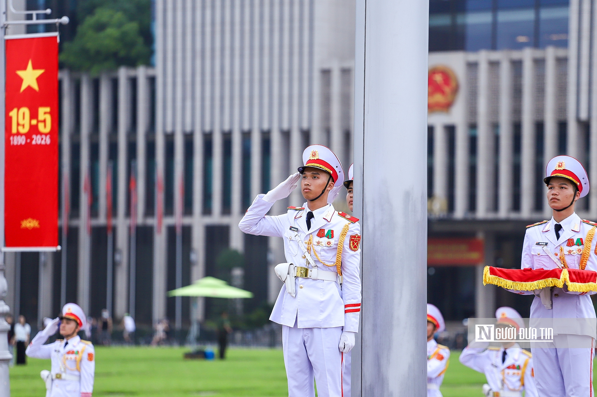 Trang nghiêm nghi lễ thượng cờ kỷ niệm 136 năm ngày sinh Chủ tịch Hồ Chí Minh- Ảnh 9.