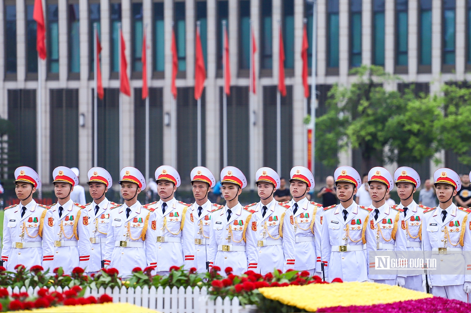 Trang nghiêm nghi lễ thượng cờ kỷ niệm 136 năm ngày sinh Chủ tịch Hồ Chí Minh- Ảnh 10.