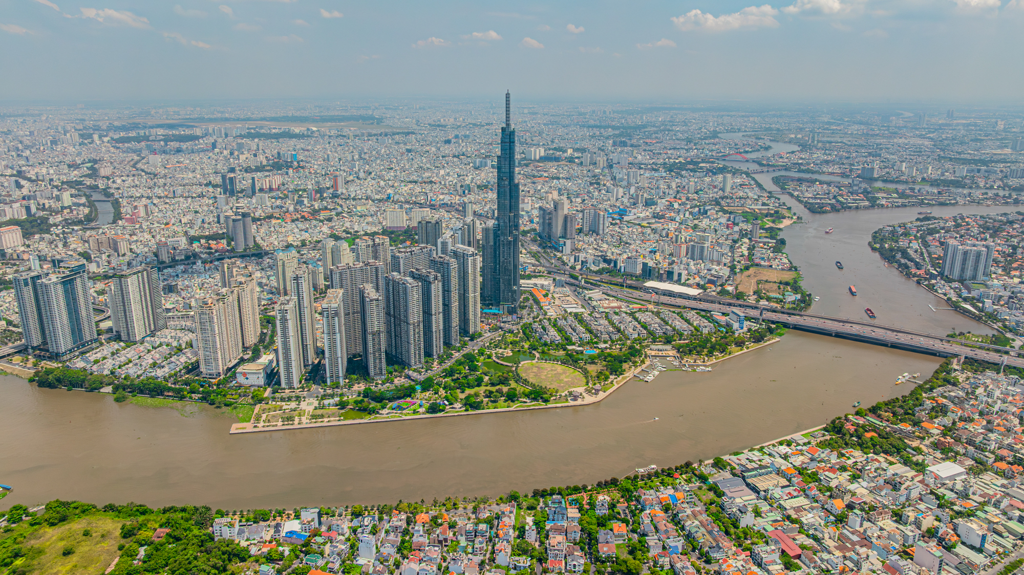 Thị trường căn hộ TP.HCM: Khu Đông giữ ngôi vương, tân binh giá rẻ ồ ạt chiếm sóng - Ảnh 1.