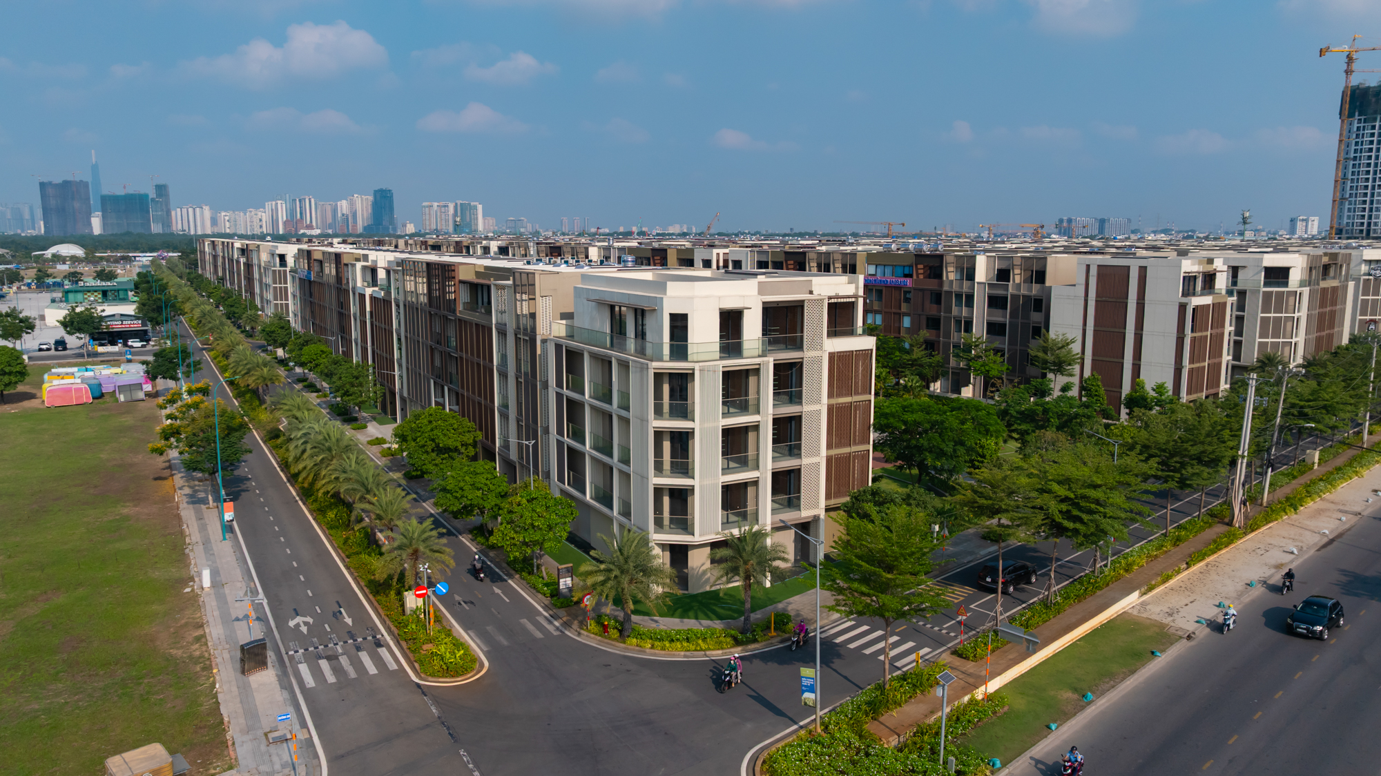 Thị trường căn hộ TP.HCM: Khu Đông giữ ngôi vương, tân binh giá rẻ ồ ạt chiếm sóng - Ảnh 2.
