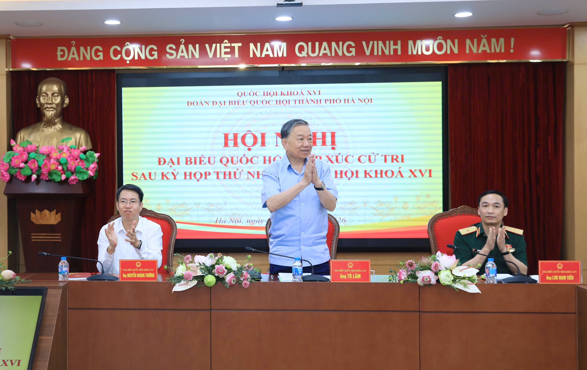 Tổng Bí thư, Chủ tịch nước Tô Lâm tiếp xúc cử tri 10 phường của Hà Nội - Ảnh 2.