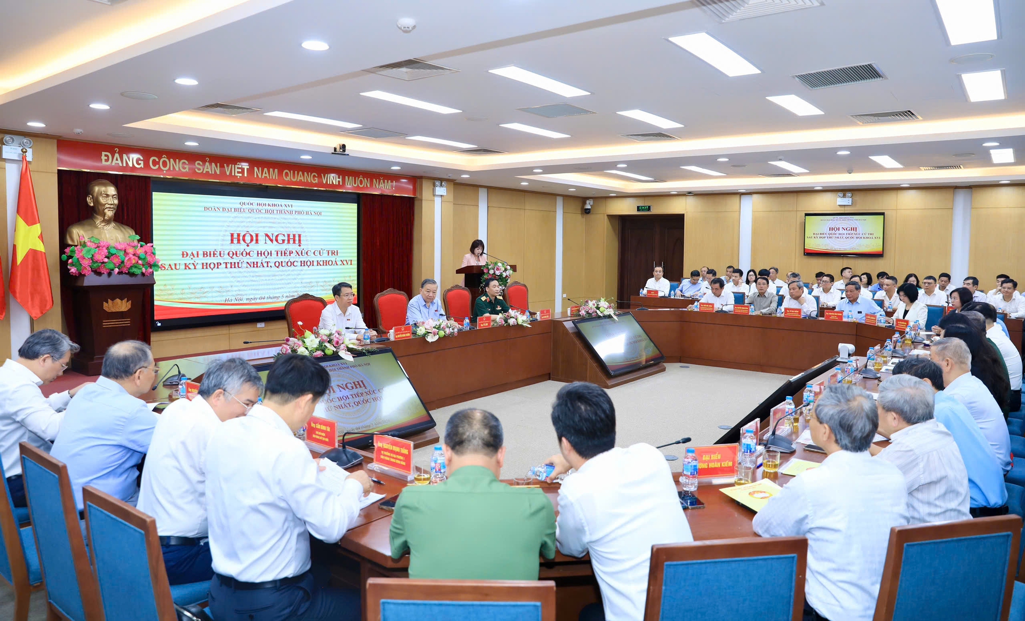 Tổng Bí thư, Chủ tịch nước Tô Lâm tiếp xúc cử tri 10 phường của Hà Nội - Ảnh 10.