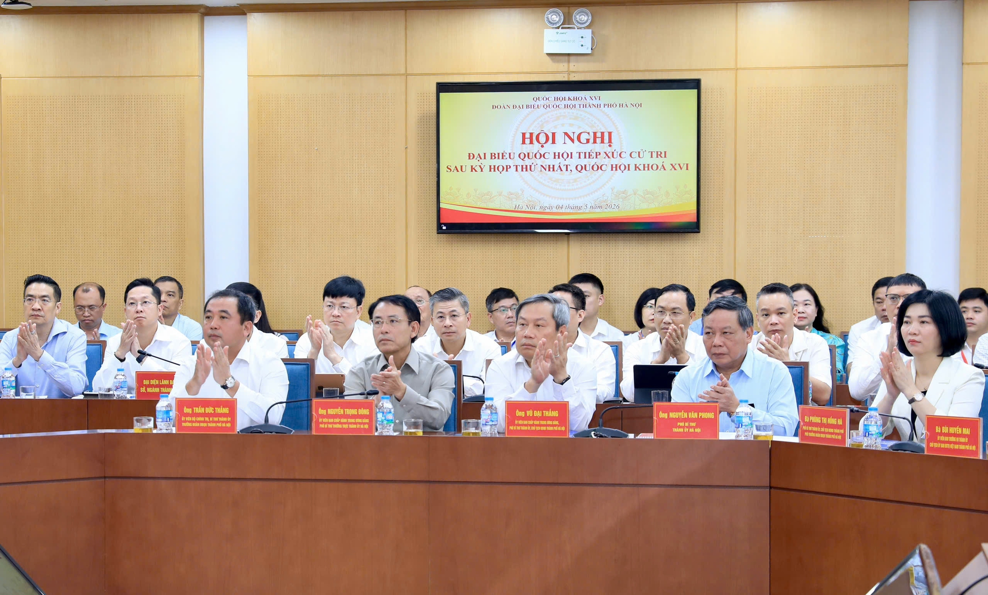 Tổng Bí thư, Chủ tịch nước Tô Lâm tiếp xúc cử tri 10 phường của Hà Nội - Ảnh 3.
