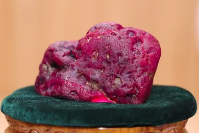 Phát hiện viên ruby khổng lồ 11.000 carat: Cả Chính phủ và quân đội lập tức trực tiếp kiểm tra  - Ảnh 1.