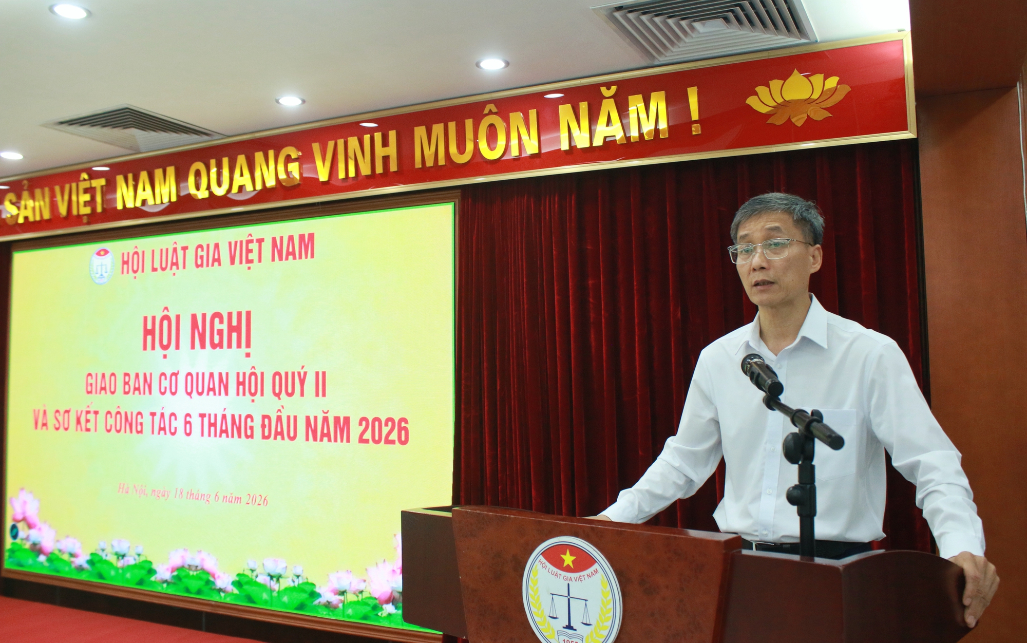 Thường trực Hội Luật gia Việt Nam họp sơ kết công tác 6 tháng đầu năm 2026 - Ảnh 6.
