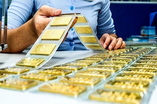 Giá vàng thêm phiên “đỏ lửa”, xuống mức thấp nhất trong 1 tuần qua - Ảnh 1.