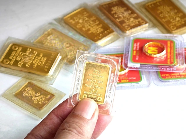 Hiện tượng lạ trên thị trườn vàng sáng nay - Ảnh 1.