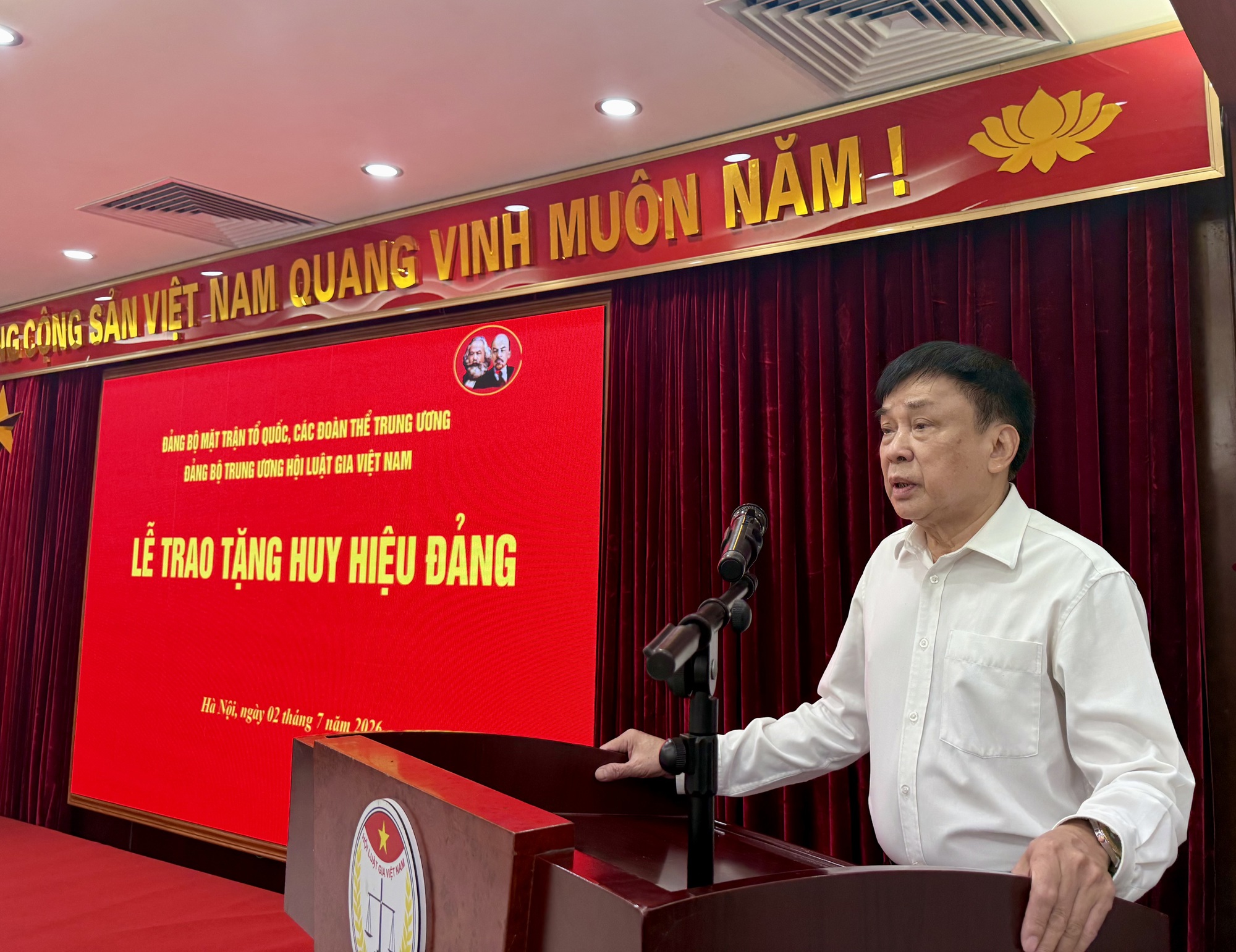Đảng bộ Trung ương Hội Luật gia Việt Nam trao tặng Huy hiệu Đảng cho các đảng viên- Ảnh 3.
