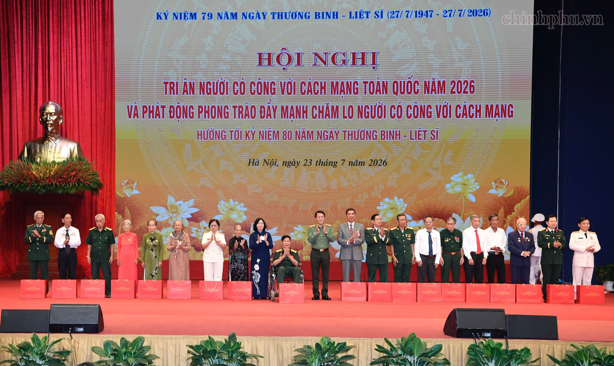 "Sự hy sinh của các thế hệ cha anh sẽ mãi mãi được khắc ghi trong lòng dân tộc" - Ảnh 5.