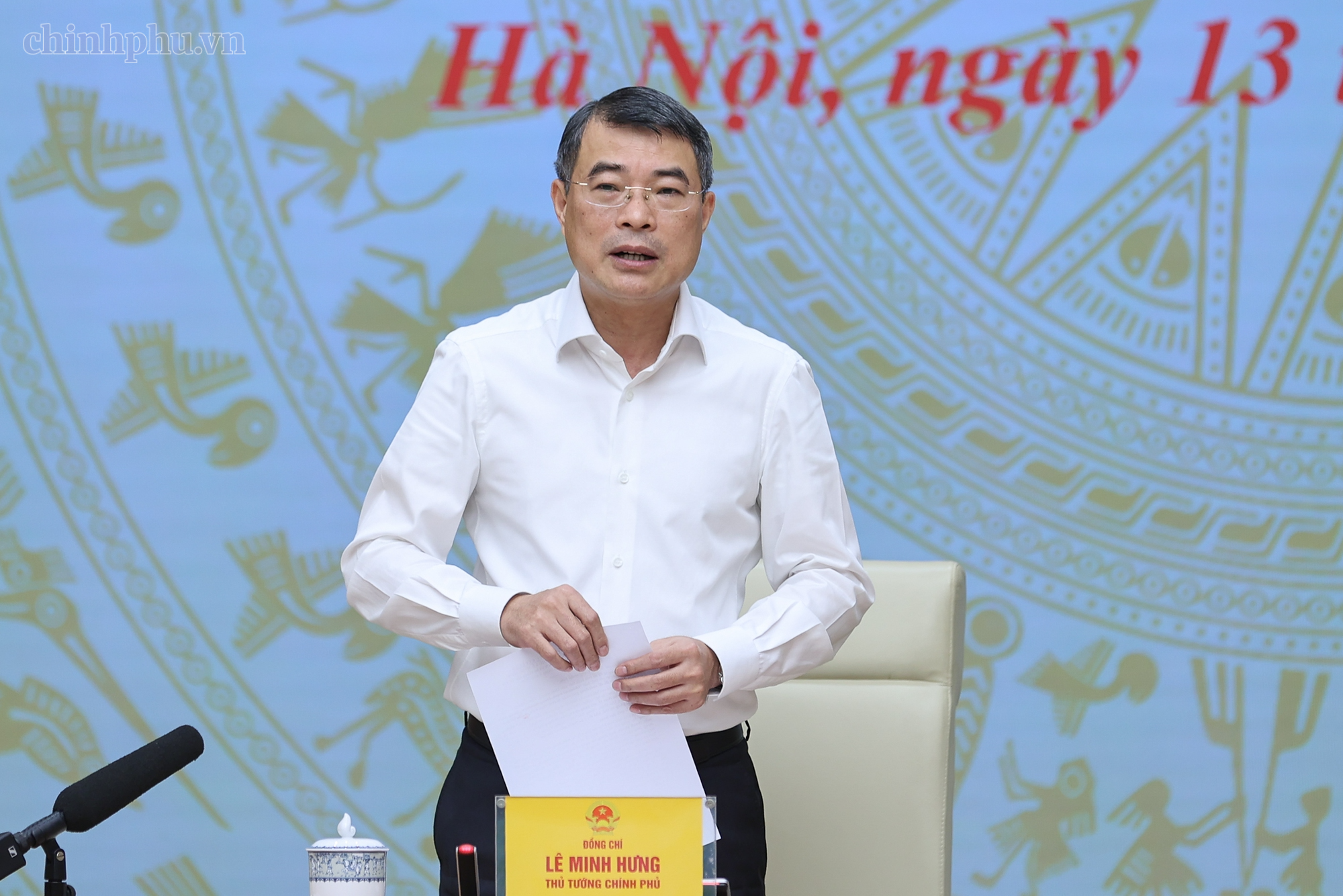 Thủ tướng yêu cầu ngân hàng giảm lãi suất, đưa tín dụng vào đúng lĩnh vực - Ảnh 1.