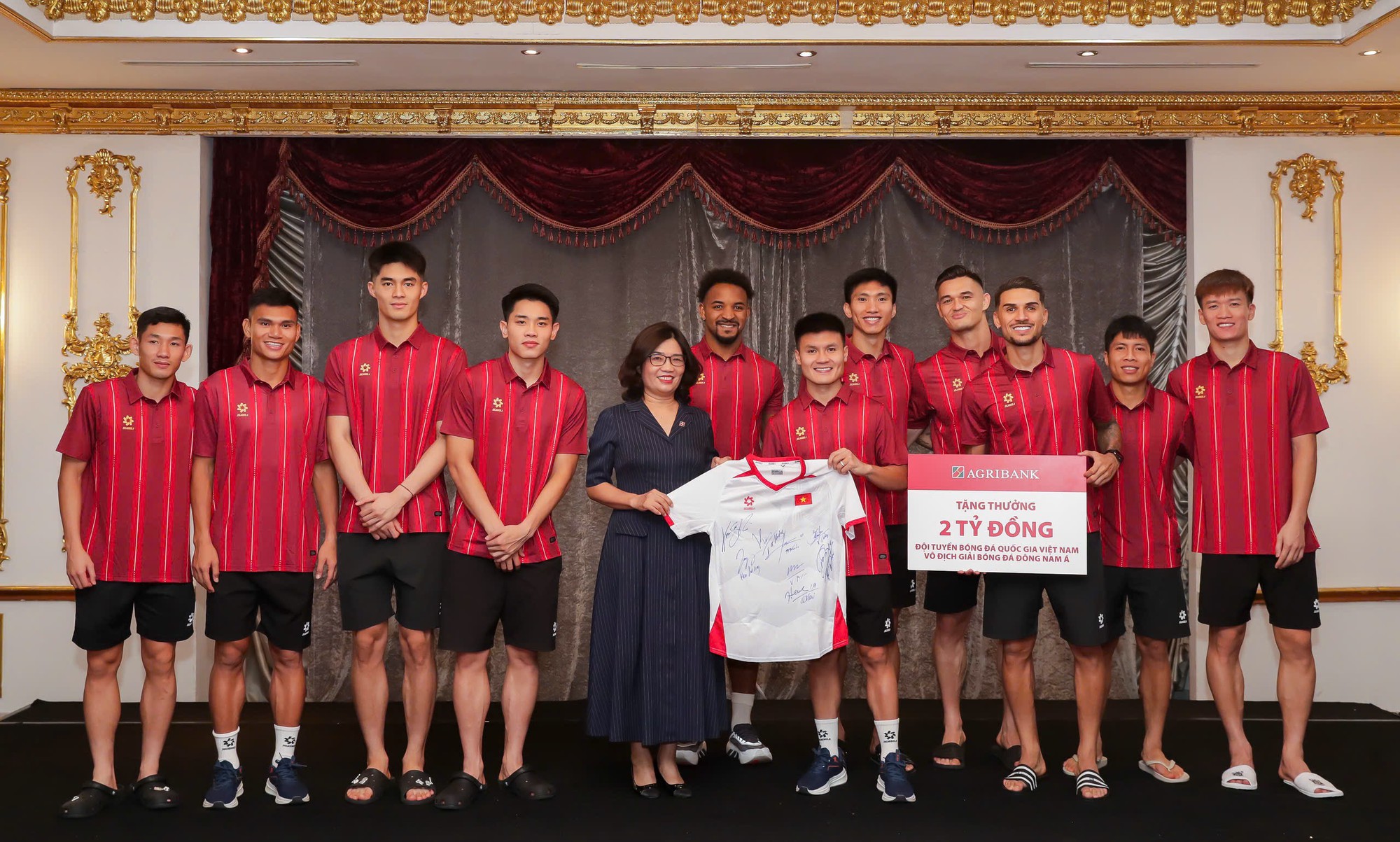 ‏Agribank trao thưởng 2 tỷ đồng chúc mừng Đội tuyển Việt Nam vô địch ASEAN Cup 2026‏ - Ảnh 2.