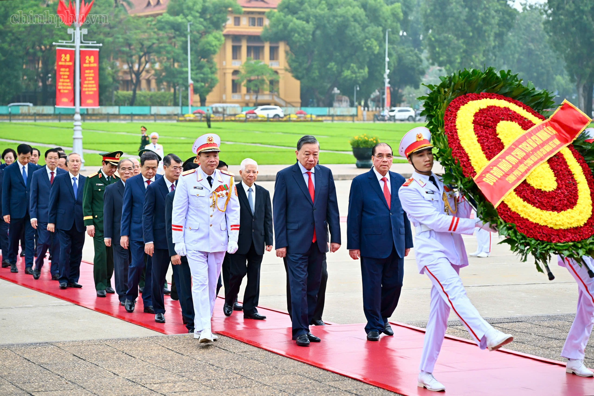 Lãnh đạo Đảng, Nhà nước vào Lăng viếng Chủ tịch Hồ Chí Minh nhân dịp Quốc khánh 2/9- Ảnh 1.