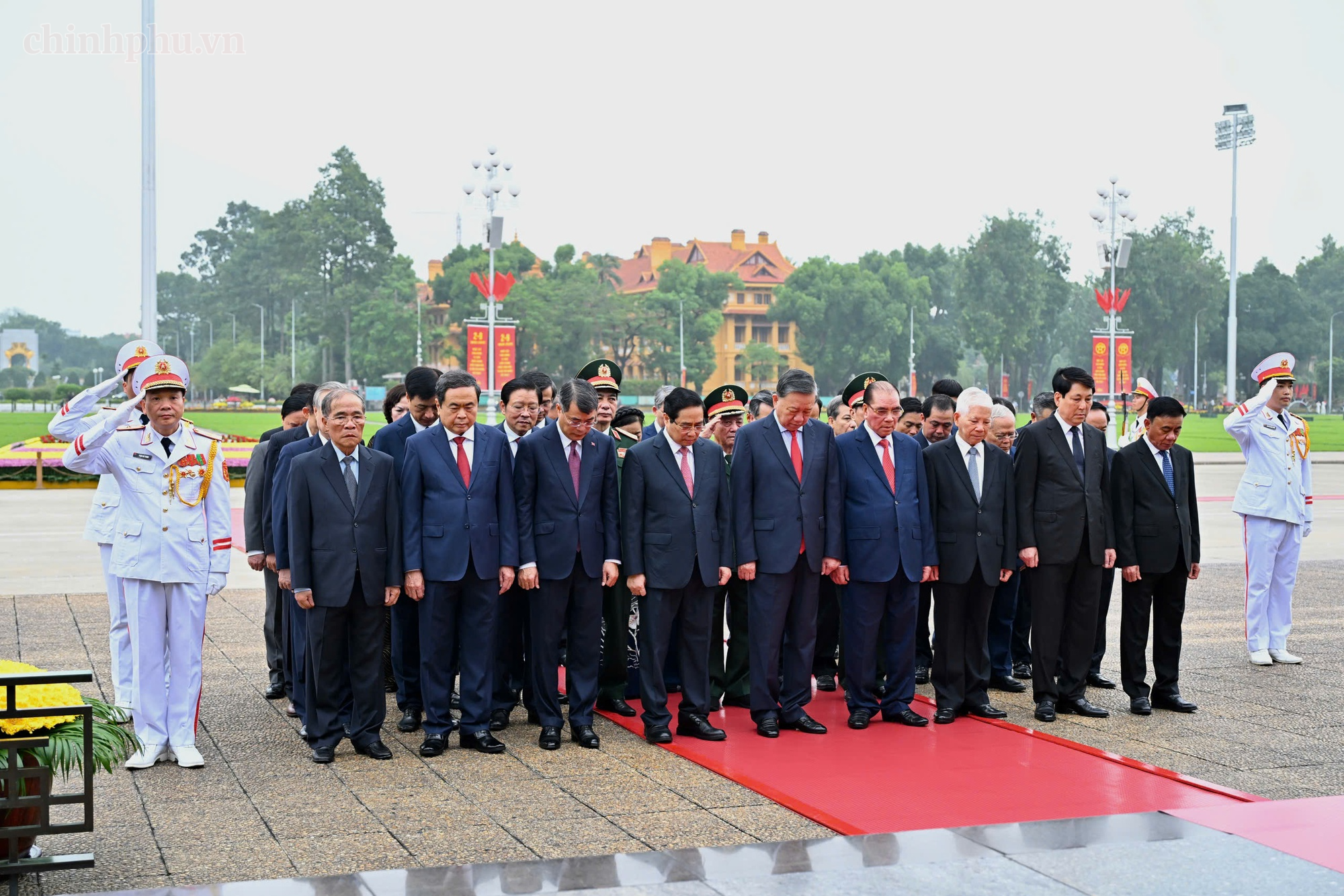 Lãnh đạo Đảng, Nhà nước vào Lăng viếng Chủ tịch Hồ Chí Minh nhân dịp Quốc khánh 2/9- Ảnh 2.