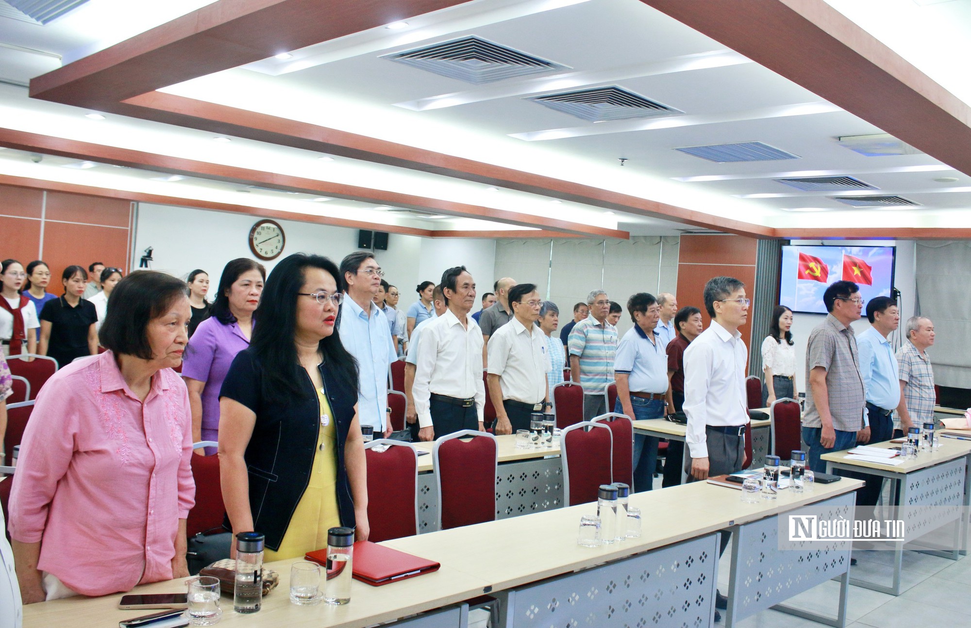 Học tập và làm theo Bác phải chuyển mạnh từ "phương pháp" sang "thực hành"- Ảnh 1.