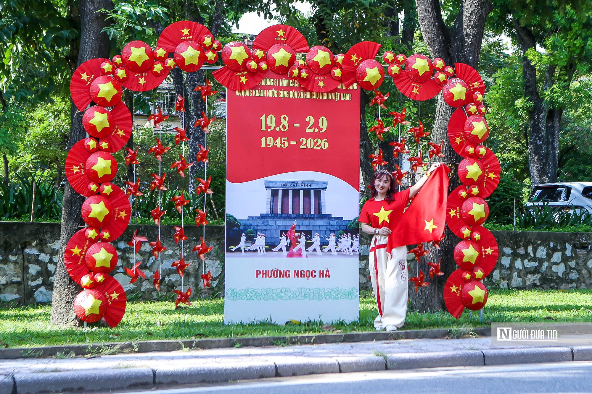 Hà Nội: Người dân rộn ràng xuống phố mừng Quốc khánh 2/9- Ảnh 13.