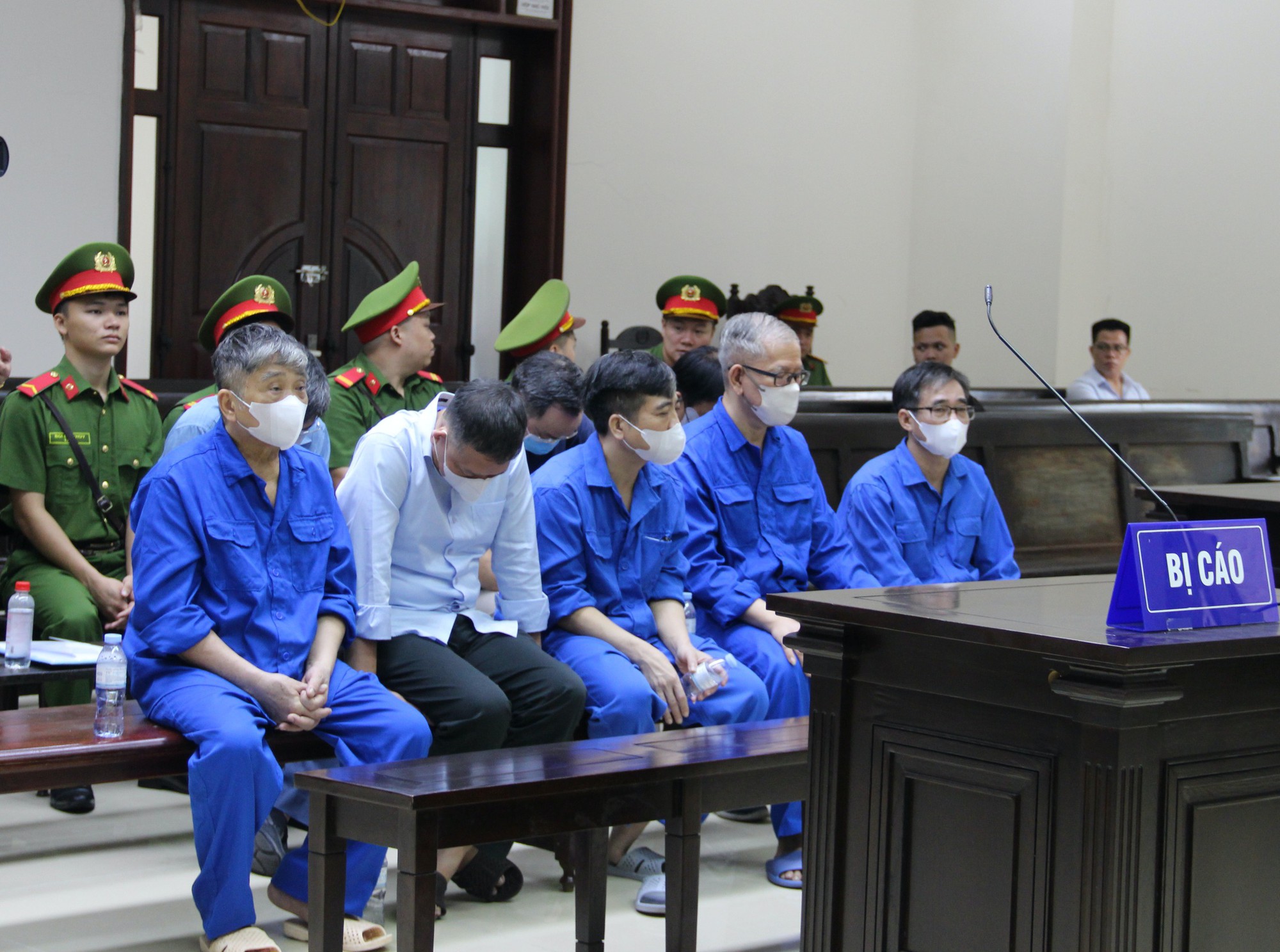 Xét xử vắng mặt cựu Bộ trưởng Nguyễn Thị Kim Tiến - Ảnh 2.