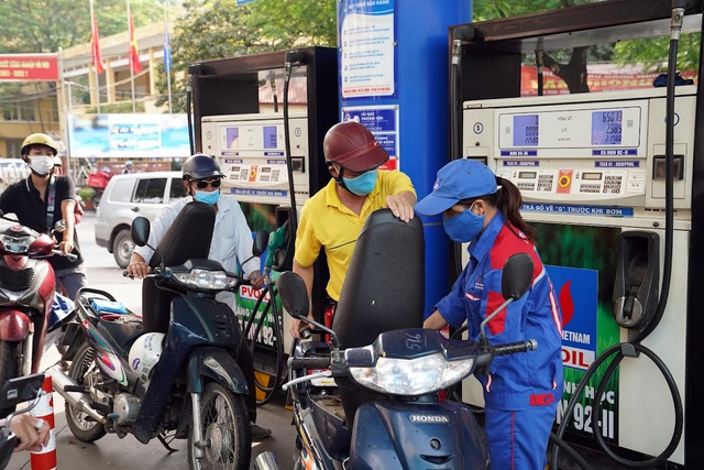 Bộ Công Thương chỉ đạo kiểm tra loạt doanh nghiệp đầu mối xăng dầu- Ảnh 1.