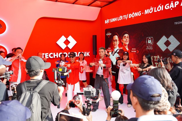 Techcombank công bố cách "săn vé" concert Anh Trai Vượt Ngàn Chông Gai vào tháng 3/2025- Ảnh 3. Techcombank công bố cách "săn vé" concert Anh Trai Vượt Ngàn Chông Gai vào tháng 3/2025- Ảnh 3.