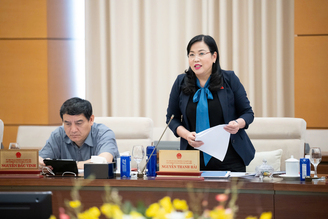 "Hợp đồng bảo hiểm mẫu quá dày và khó hiểu, dẫn đến rủi ro cho người tham gia bảo hiểm" - Ảnh 1.