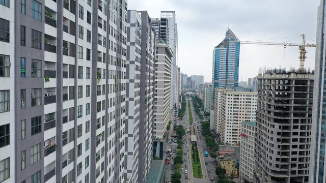 Siết hạn mức vay mua từ bất động sản thứ 2: Lo ngại thanh khoản đứt gãy nhưng giá nhà vẫn không giảm - Ảnh 1.