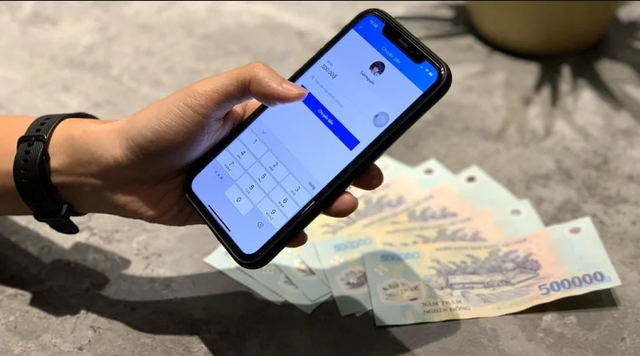 Chuyển khoản 1,7 tỷ đồng để nhận về hơn 2,2 tỷ trong thời gian ngắn: Người đàn ông phải báo công an gấp sau khi kiểm tra tài khoản - Ảnh 1.