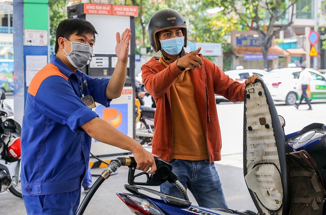 Giá xăng có thể tăng trở lại vào chiều 16/10 - Ảnh 1.
