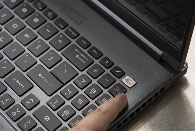 Trải nghiệm laptop là 'cú bắt tay' giữ MSI và Mercedes-AMG: Thiết kế miễn chê, hiệu - Ảnh 7.