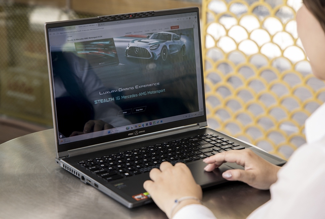 Trải nghiệm laptop là 'cú bắt tay' giữ MSI và Mercedes-AMG: Thiết kế miễn chê, hiệu - Ảnh 3.