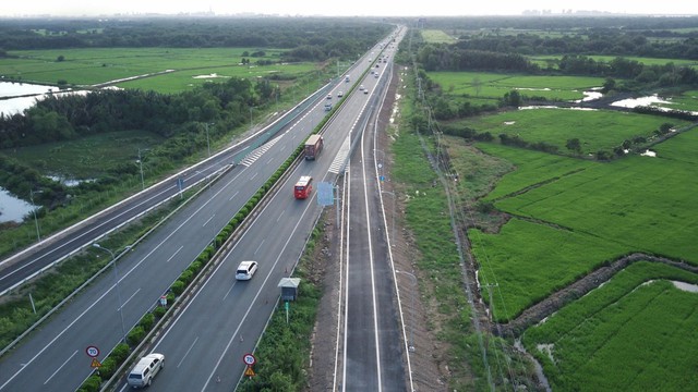 Chuyển động mới tại tuyến đường hơn 47.000 tỷ đồng kết nối sân bay lớn nhất miền Bắc về Hà Nội- Ảnh 1.