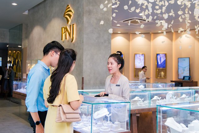110 nhân viên PNJ được mua cổ phiếu ESOP rẻ bằng 1/4 thị giá - Ảnh 1.