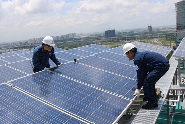 Đề xuất mới: Người dân lắp điện mặt trời mái nhà không cần thông báo EVN - Ảnh 1.