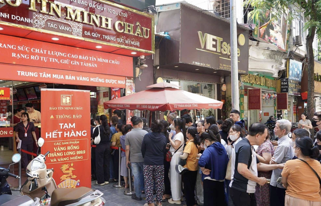 'Chê vàng 100 triệu, nhưng đổ xô đi mua khi lên 150 triệu': Khi tâm lý sợ bị bỏ lỡ cơ hội chi phối quyết định đầu tư - Ảnh 1.