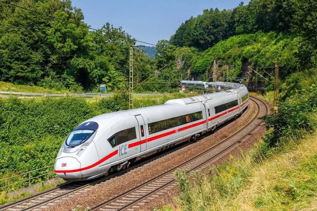 Thủ tướng chỉ đạo "nóng" về siêu dự án đường sắt hơn 8 tỷ USD đi qua 6 tỉnh, thành  - Ảnh 2.